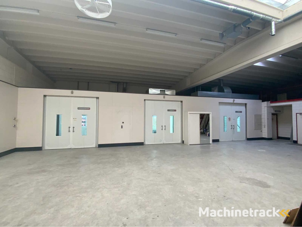 2004 Soloan Prefab Spritzkabine mit Trockenraum und Schruppraum