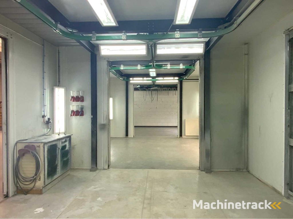 2004 Soloan Prefab Spritzkabine mit Trockenraum und Schruppraum