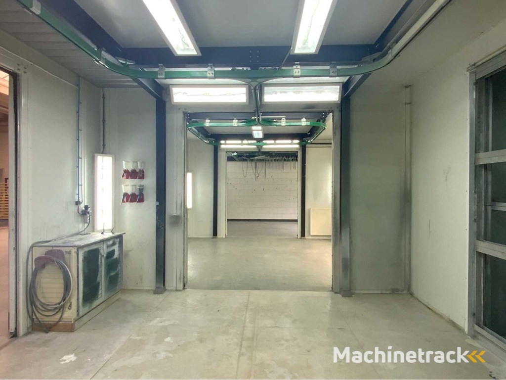 2004 Soloan Prefab Spritzkabine mit Trockenraum und Schruppraum