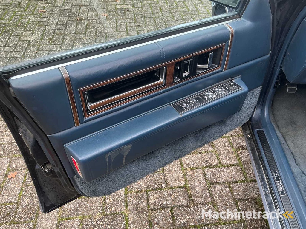 1990 Cadillac Limousine de Ville 4.5 V8 PKW ZN-72-GX