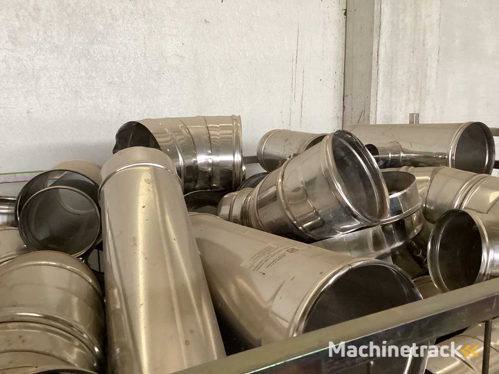 Edelstahlbeschläge im Metallkorb