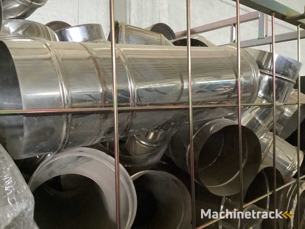 Edelstahlbeschläge im Metallkorb