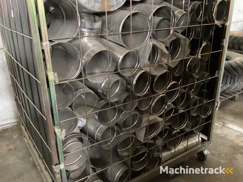 Edelstahlbeschläge im Metallkorb