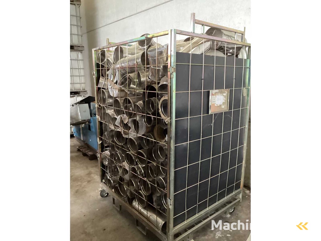 Edelstahlbeschläge im Metallkorb