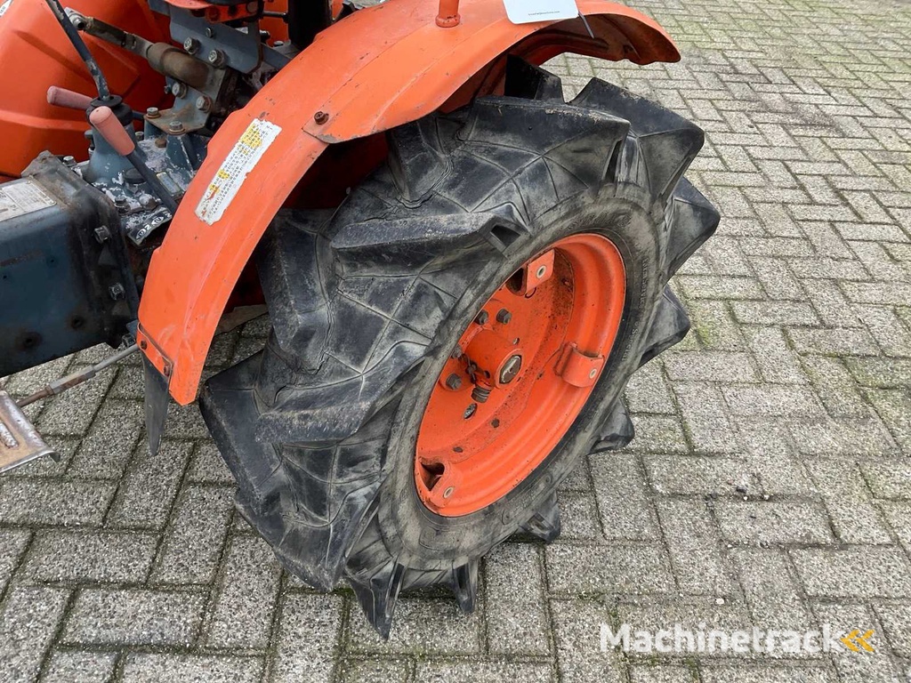 Kubota B7000 Minitractor