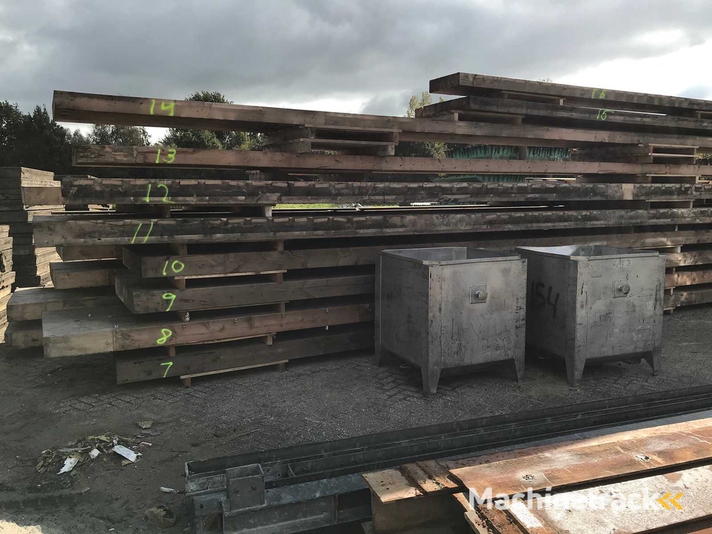 Wooden truss 18x120x1885cm