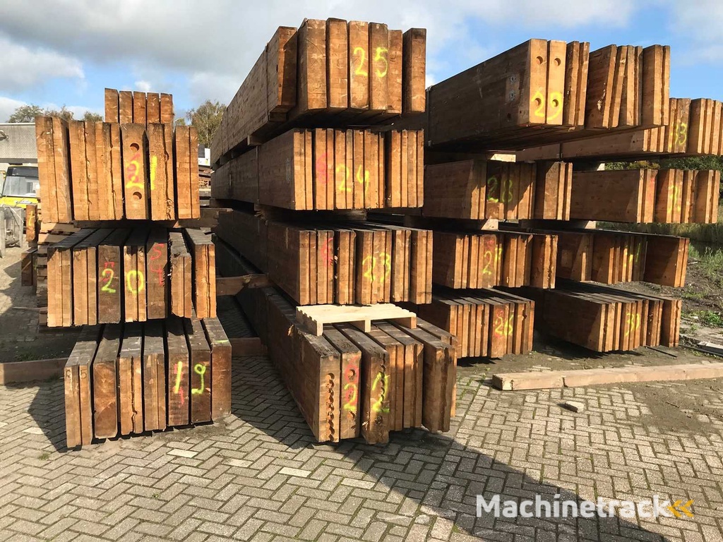 Wooden trusses 13.5x55x1060cm (6x)