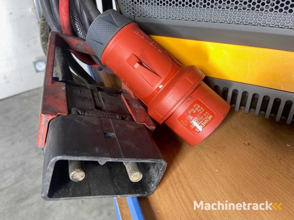 2020 Hawker LifeTech 48V 110A Automatik Gabelstapler Ladegerät loader