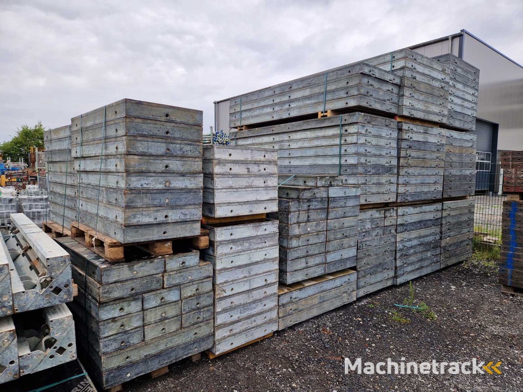 Doka Framax Schalung – Komplettsystem 374,75 m² – inkl. Ecken, Konsolen, Streben & Zubehör – geprüft & einsatzbereit – 25,5 t Gesamtgewicht