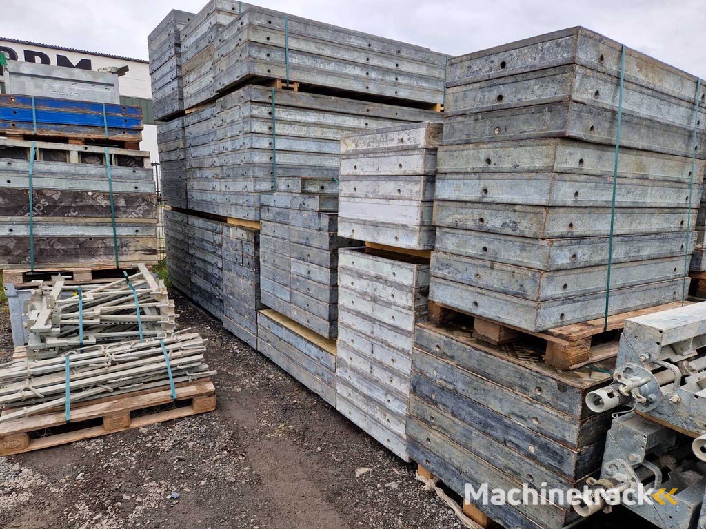Doka Framax Schalung – Komplettsystem 374,75 m² – inkl. Ecken, Konsolen, Streben & Zubehör – geprüft & einsatzbereit – 25,5 t Gesamtgewicht