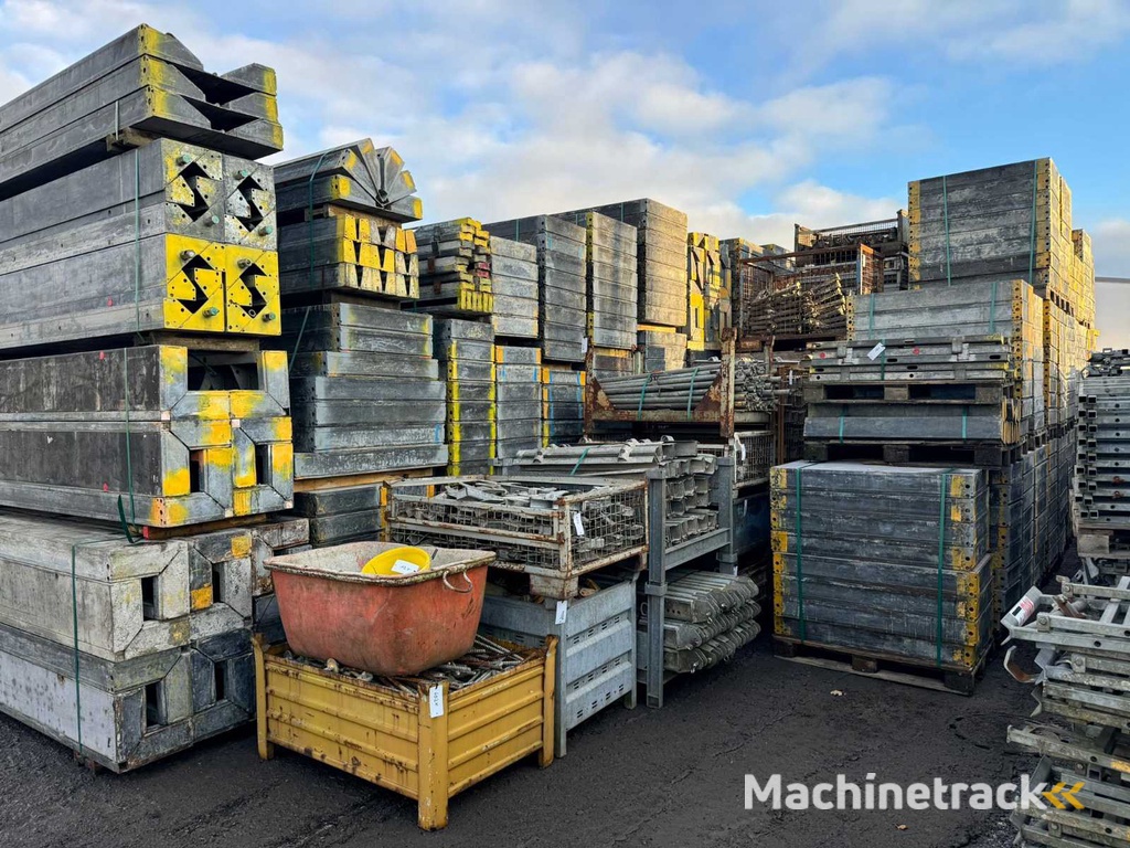 Hünnebeck MANTO Wandschalung – Komplettsystem 677 m² – mit Zubehör & Ersatzschalhaut – 63.000 kg