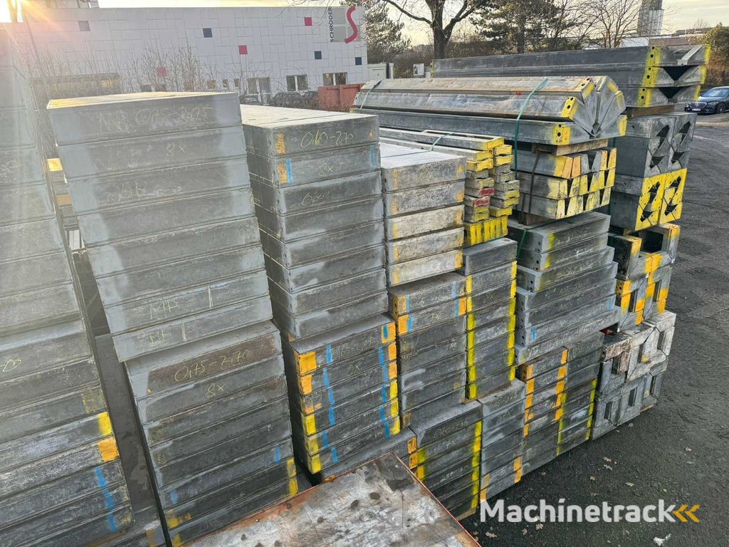 Hünnebeck MANTO Wandschalung – Komplettsystem 677 m² – mit Zubehör & Ersatzschalhaut – 63.000 kg