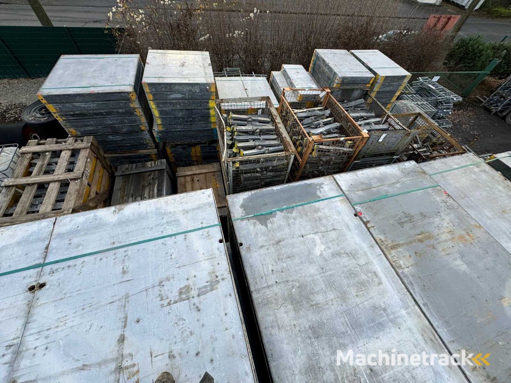 Hünnebeck MANTO Wandschalung – Komplettsystem 677 m² – mit Zubehör & Ersatzschalhaut – 63.000 kg