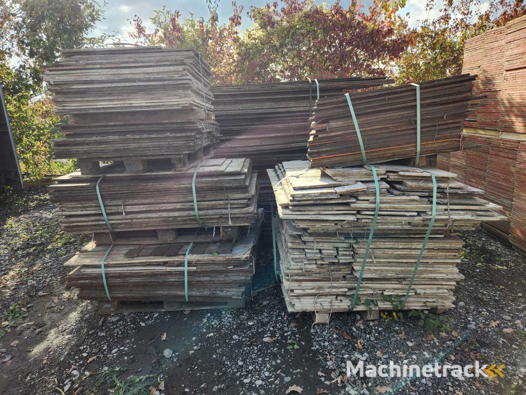 Large batch of wooden formlining