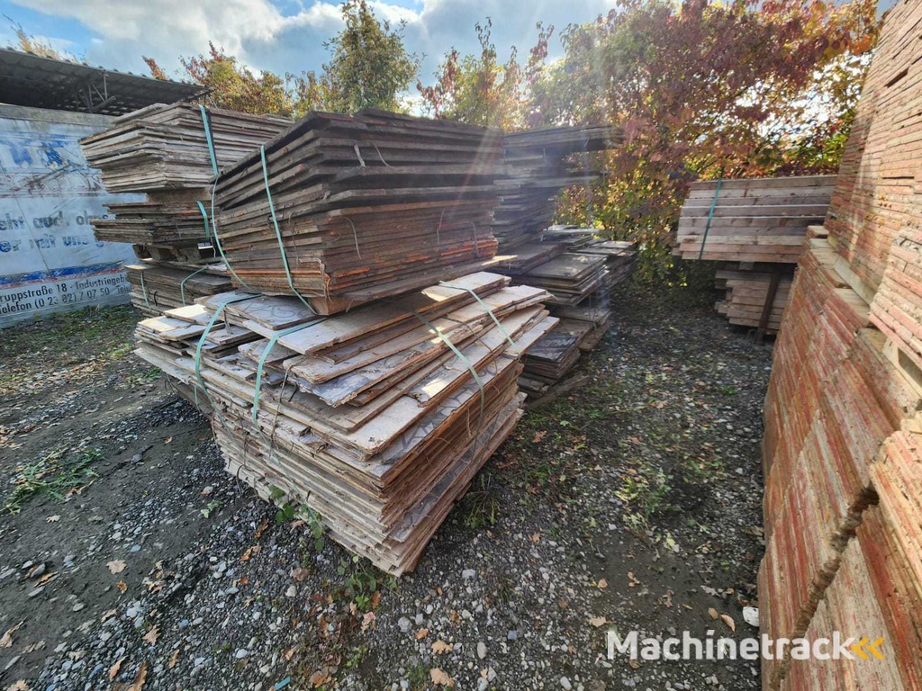 Large batch of wooden formlining