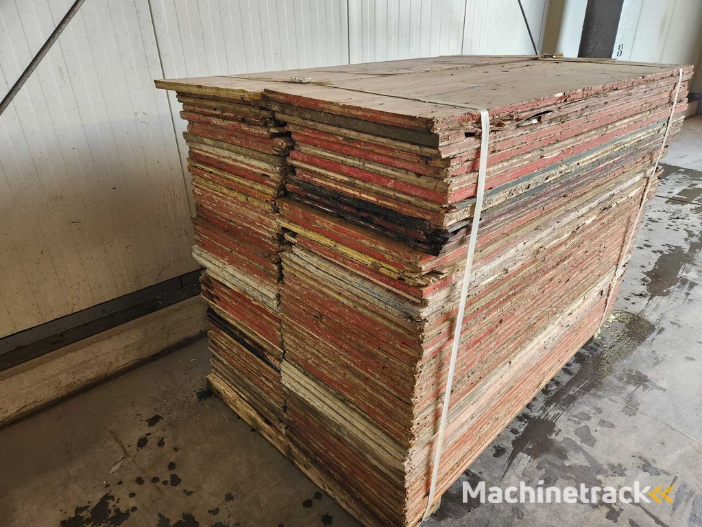 100x Wooden formwork planks/scaffolding planks 1.50x0.50m