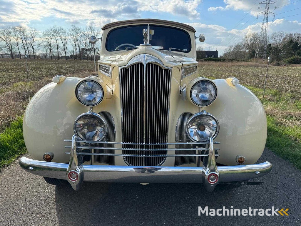 1939 Packard Cabrio - Classic Car