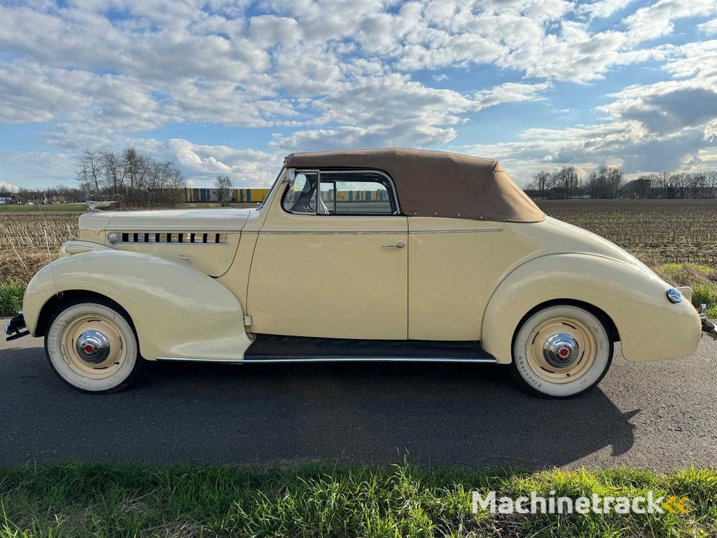1939 Packard Cabrio - Classic Car