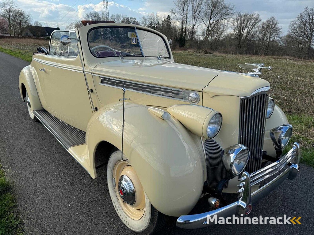 1939 Packard Cabrio - Classic Car