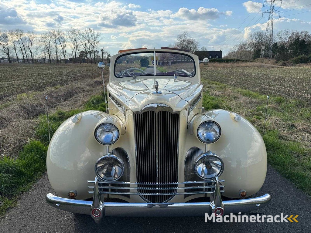 1939 Packard Cabrio - Classic Car