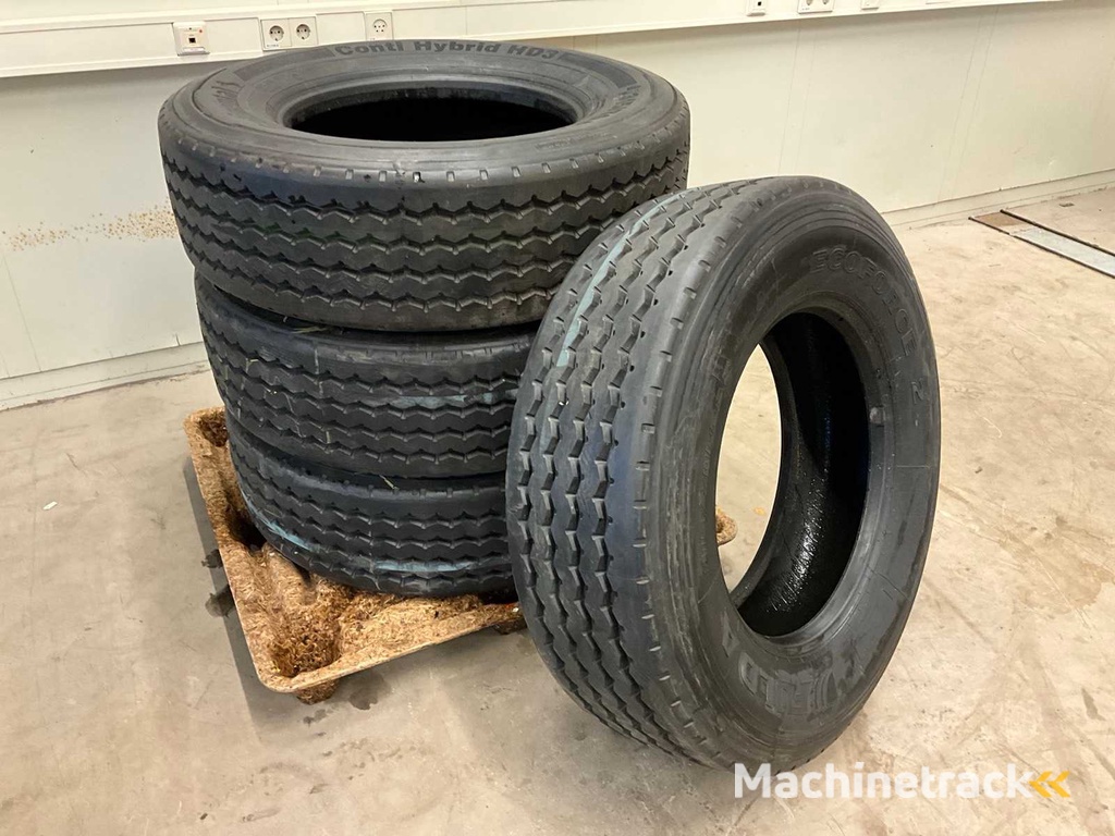 4x 315/70 R22.5 Retread Vrachtwagenband