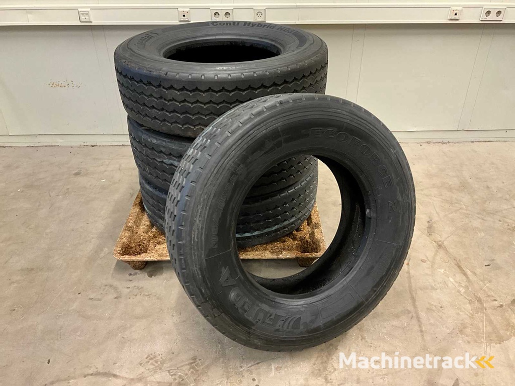 4x 315/70 R22.5 Retread Vrachtwagenband