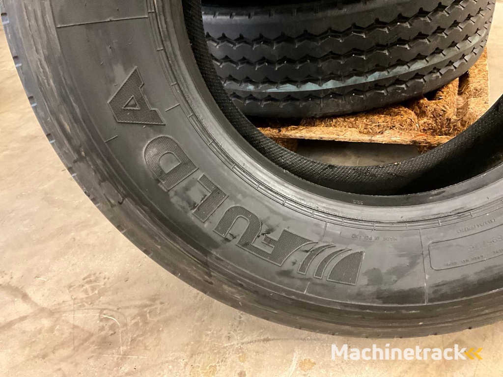 4x 315/70 R22.5 Retread Vrachtwagenband