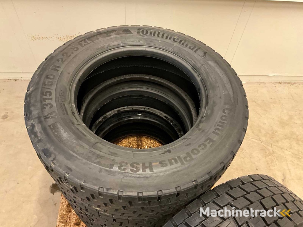 4x 315/60 R22.5 Continental Retread Vrachtwagenband