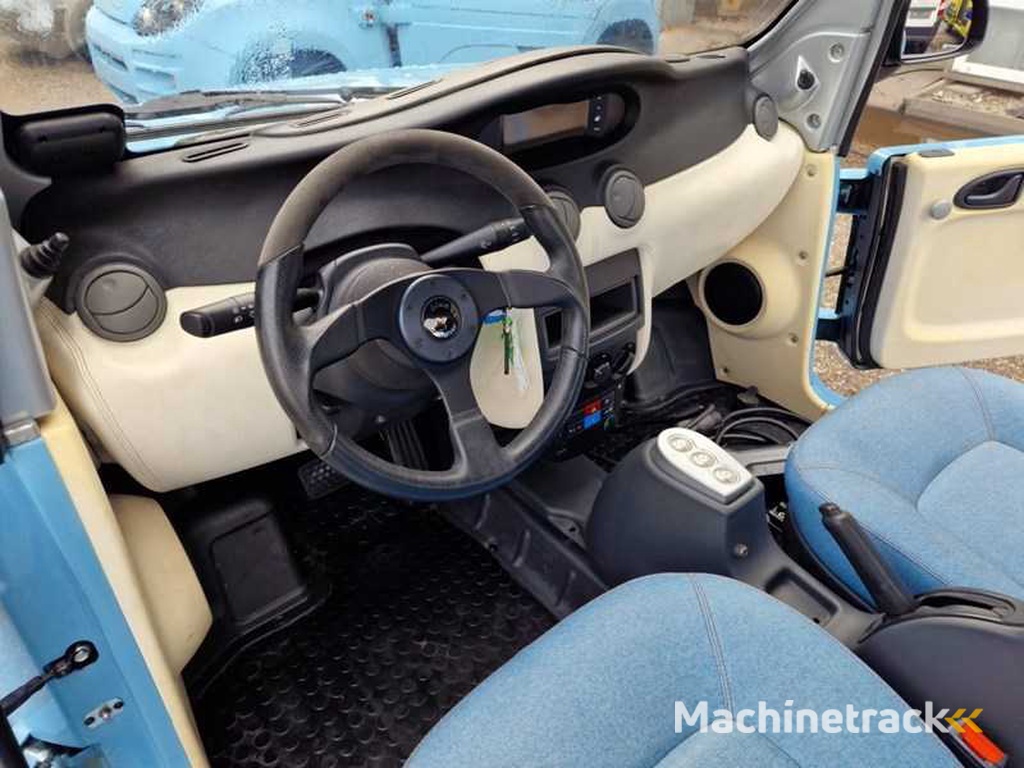 Bluecar BLUSUMMER electric convertible car