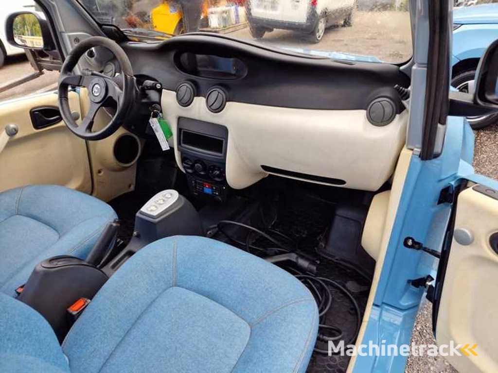 Bluecar BLUSUMMER electric convertible car