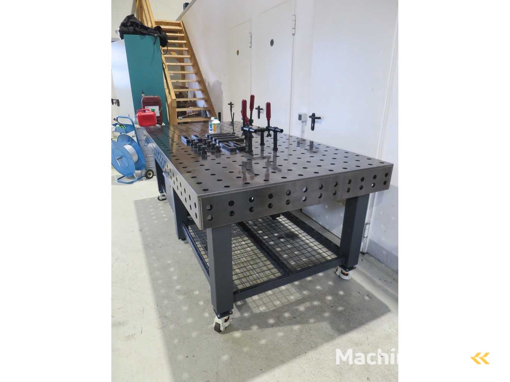 WMT P-2400 x 1200+ Lastafel / Geperforeerde tafel