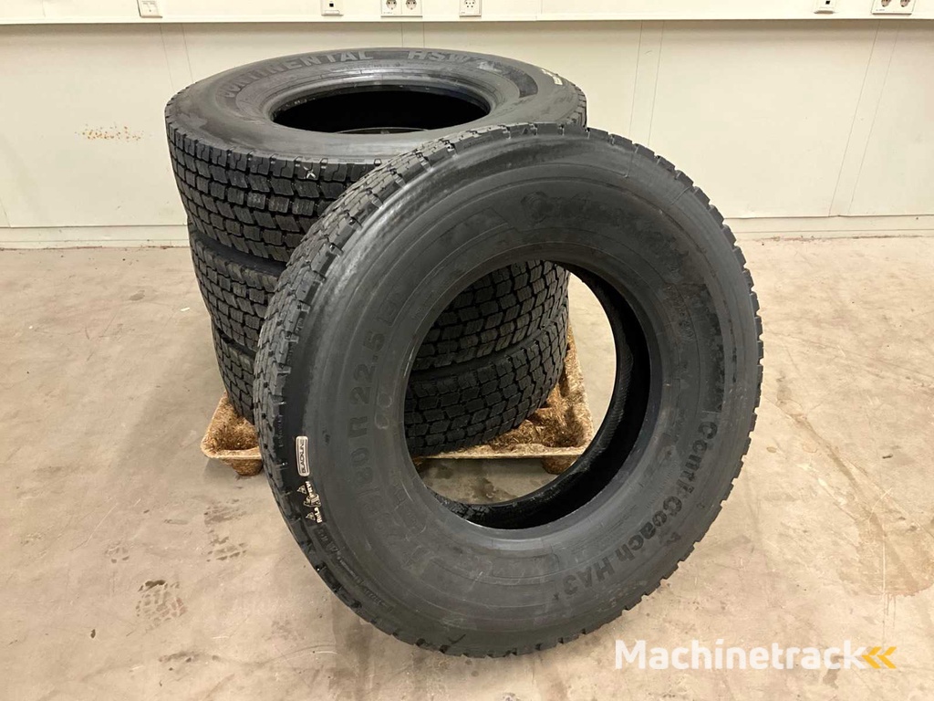 4x 295/80 R22.5 Retread Truck Tire
