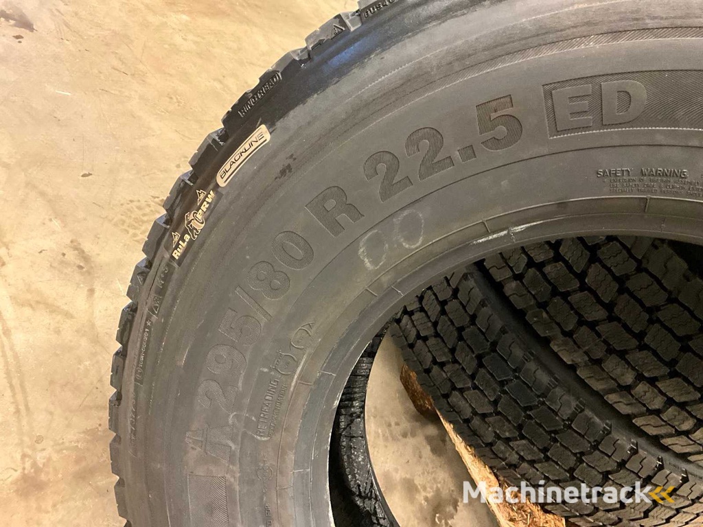 4x 295/80 R22.5 Retread Truck Tire