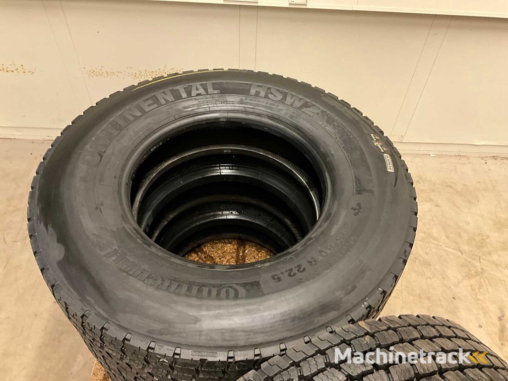4x 295/80 R22.5 Retread Truck Tire