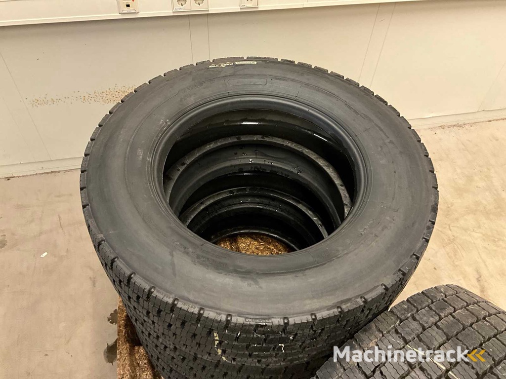 4x 315/60 R22.5 Retread Vrachtwagenband