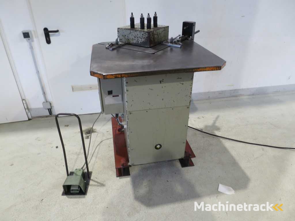 SAFAN TU3.U.250 Ausklinkmaschine