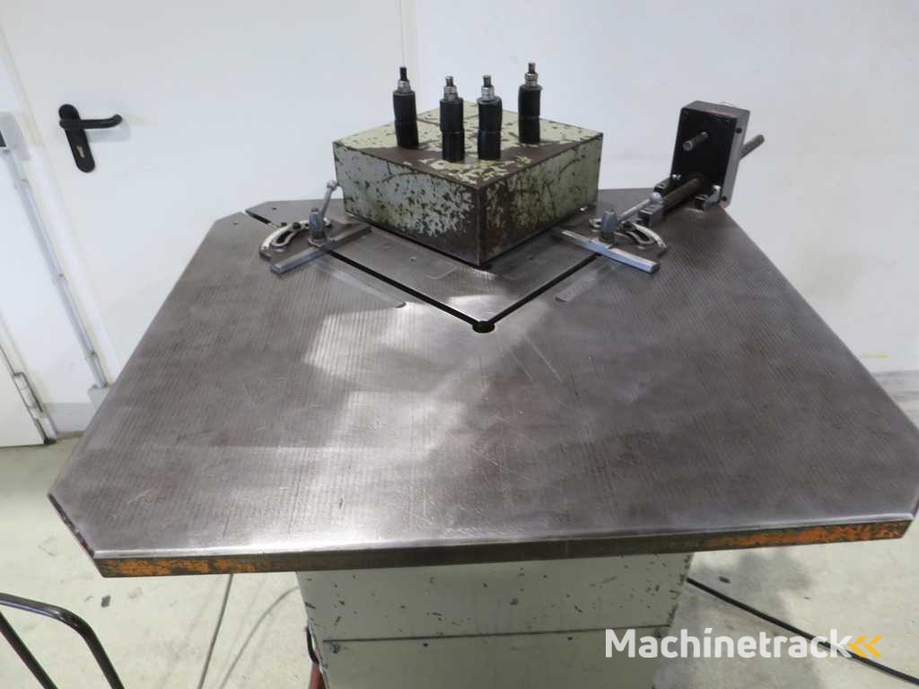 SAFAN TU3.U.250 Ausklinkmaschine