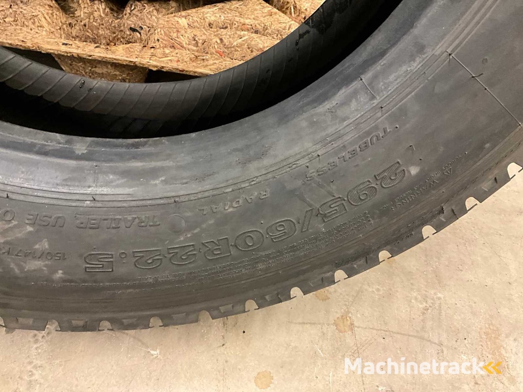 4x 295/60 R22.5 Hankook Retread Vrachtwagenband