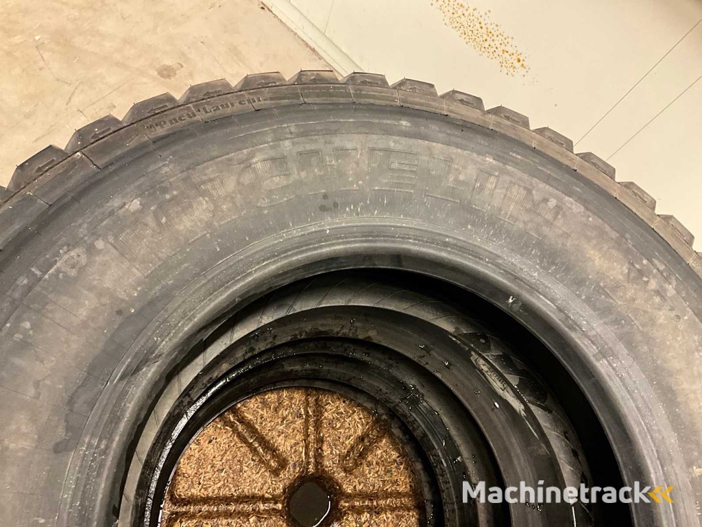 4x 295/80 R22.5 Michelin Retread Truck Tire