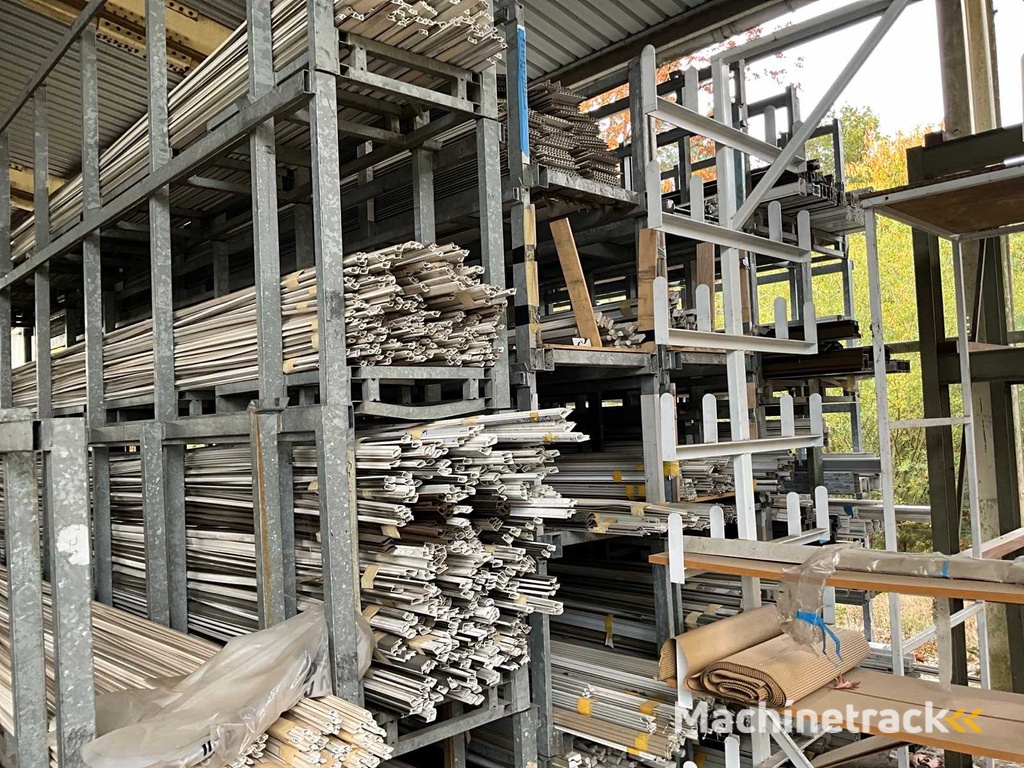 Long material container (24x)