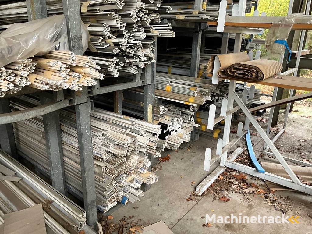 Long material container (24x)