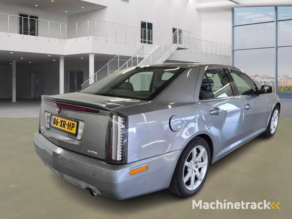 Cadillac STS 4.6 V8 Launch Edit, 86-XR-HP