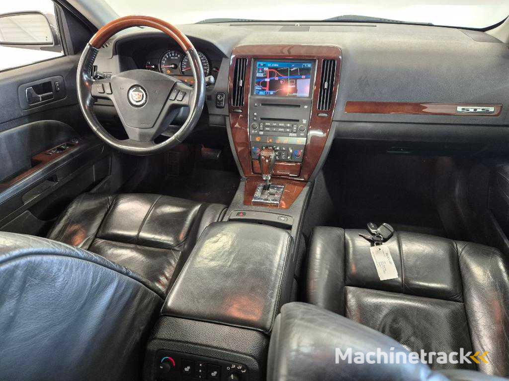 Cadillac STS 4.6 V8 Launch Edit, 86-XR-HP