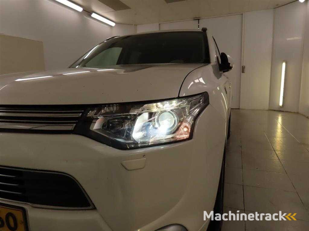 Mitsubishi Outlander 2.0 PHEV Intense + Automatik 3-SVS-60