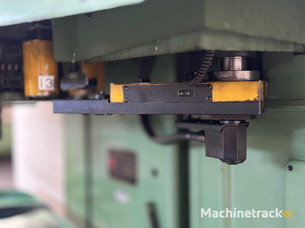 Matsuura - MC-710V-F Ram-Master 1 - CNC milling machine - 1981