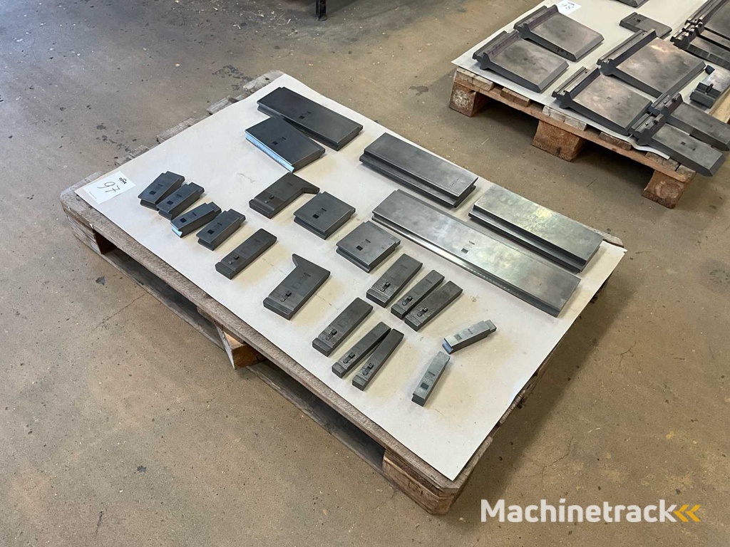 (C-1000) Trumpf diverse matrijzen (22x)