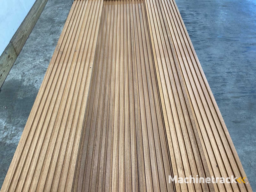 Rhombusprofielplank rib5 Ayous thermowood 420x13,8x2,1 cm (30x)