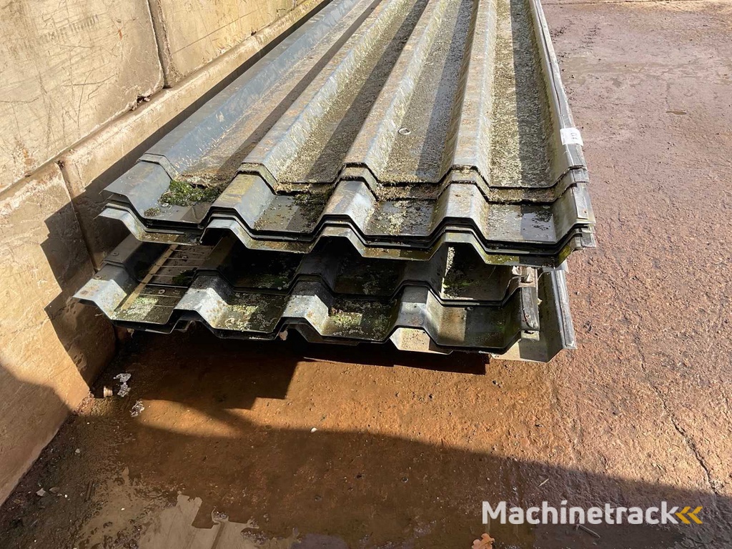 Stapel verzinkter Flachstahl-Profilbleche