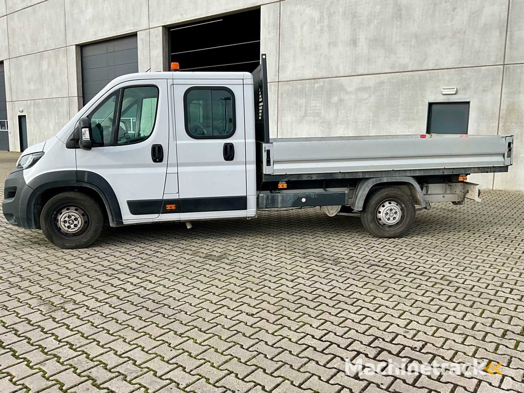 2023 Peugeot Boxer laadbak - 40000km - 7 pers. - trekhaak