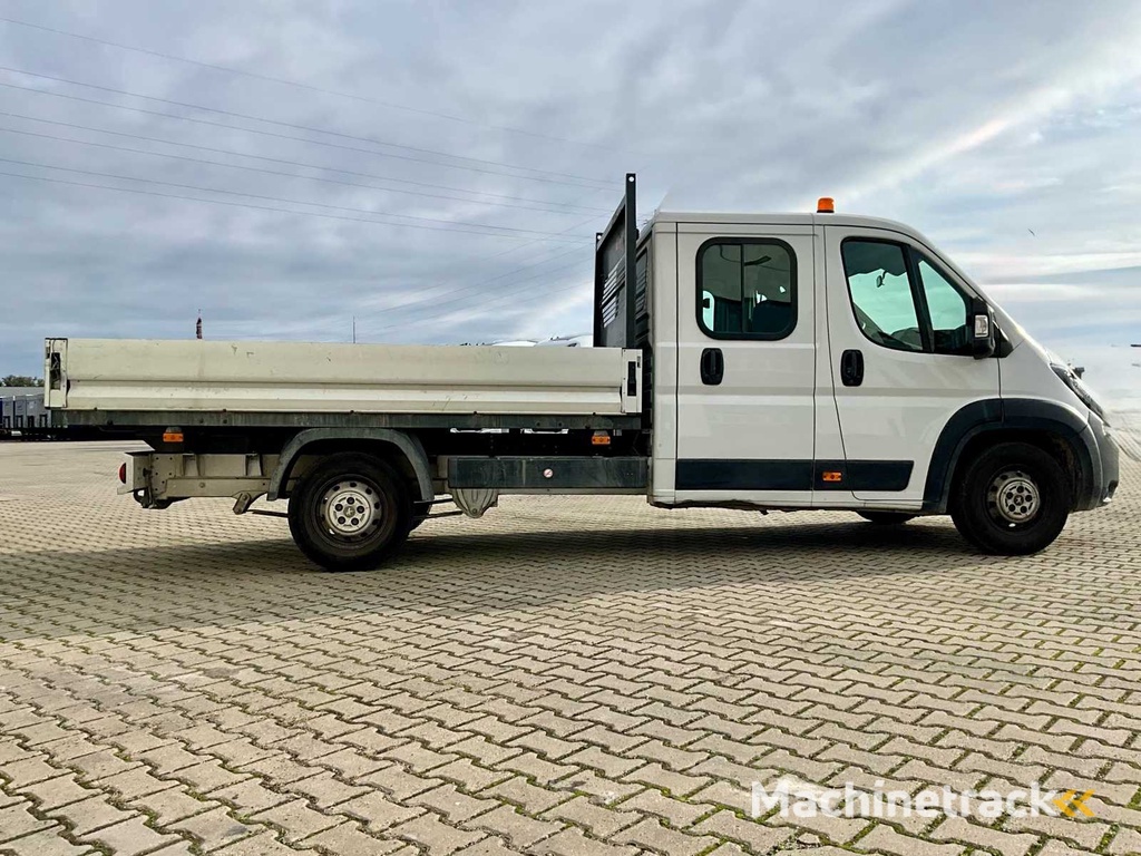 2023 Peugeot Boxer laadbak - 40000km - 7 pers. - trekhaak
